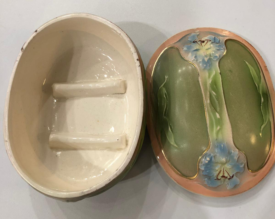 Faience serving utensil with lid