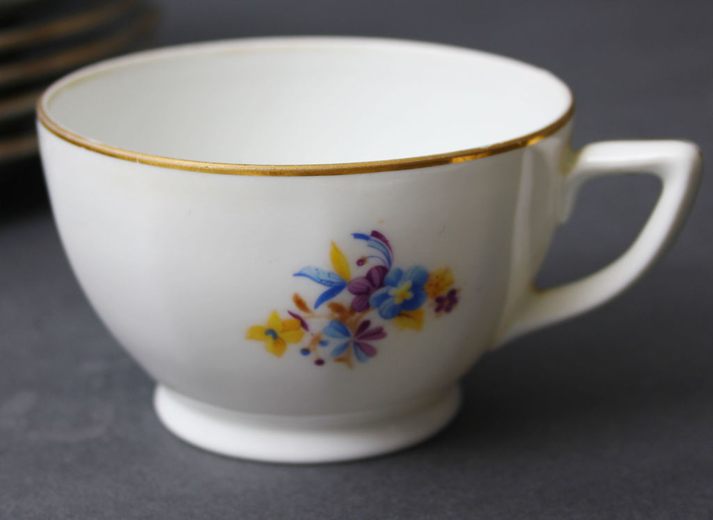 Porcelain tea set for 6 people
