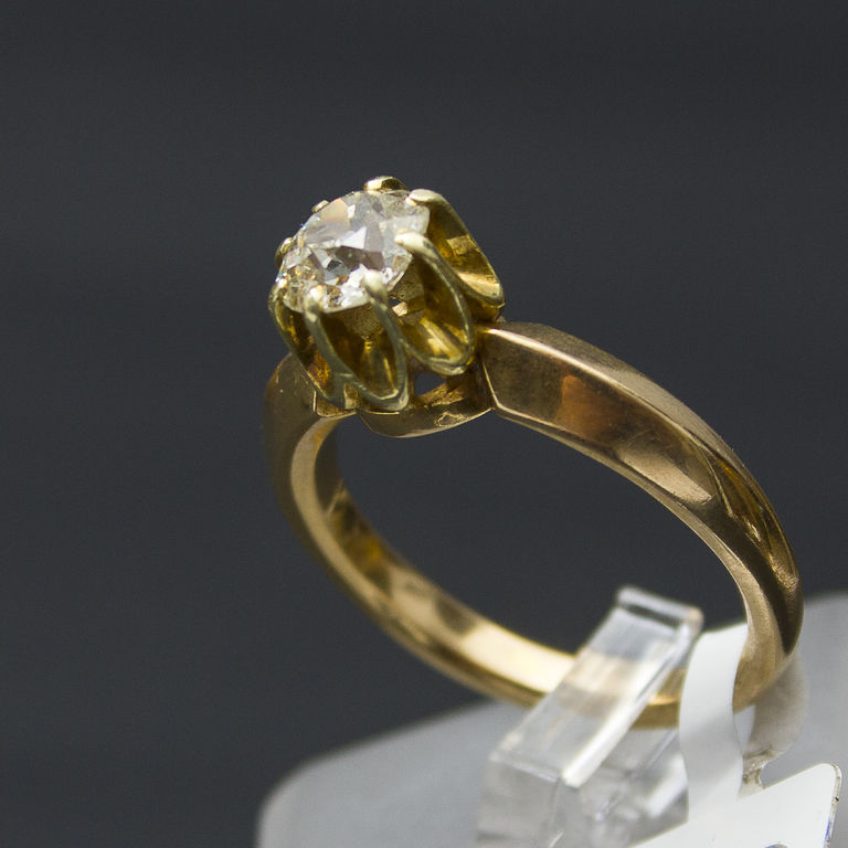 Gold ring with Yakutian brilliant