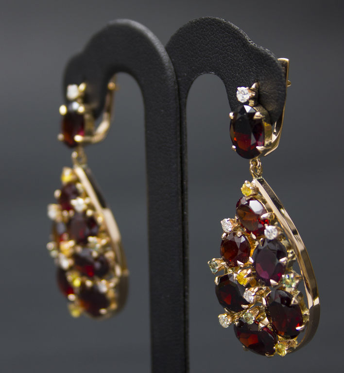 Gold earrings with garnets, diamonds and sapphires