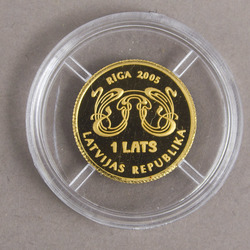 Золотая юбилейная монета в 1 лат в стиле модерн. Рига
