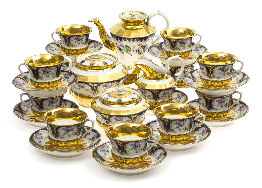 Porcelain tea/coffee porcelain set for 11 people