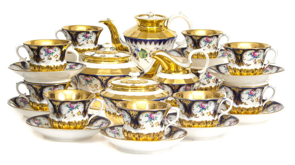 Porcelain tea/coffee porcelain set for 11 people