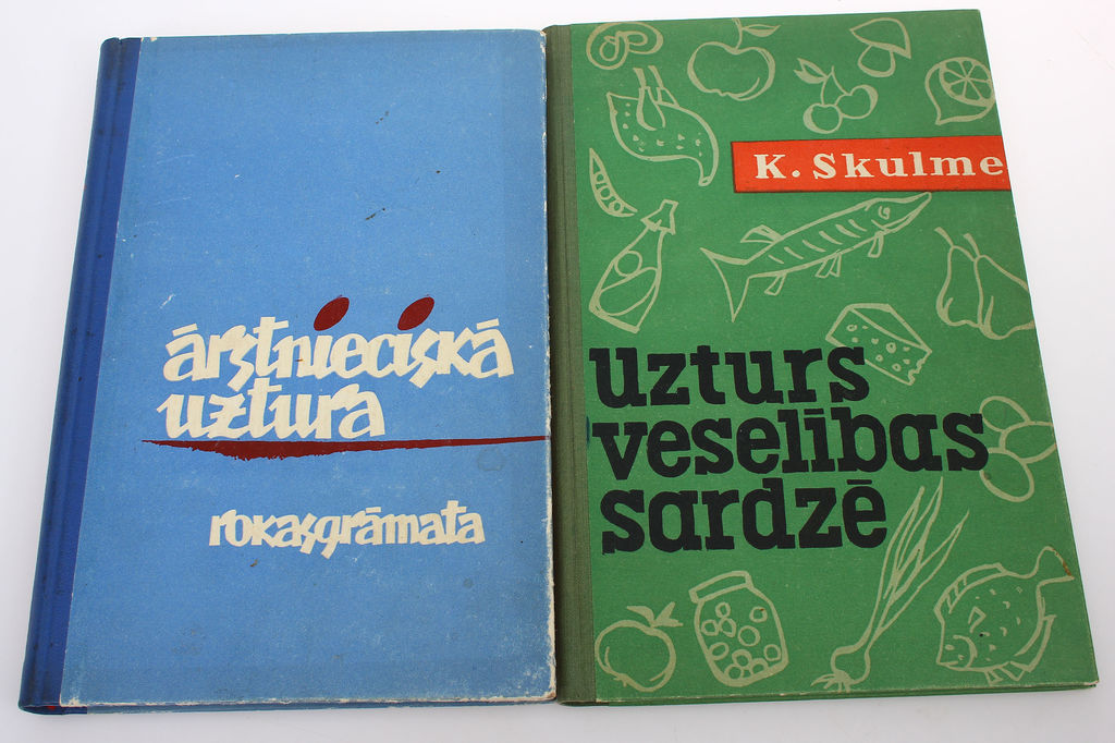 2 grāmatas — 