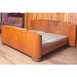 Oaken and maple veneer bed
