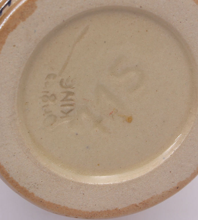 Keramikas alus kauss ar metāla apdari