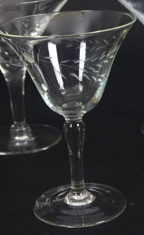 Стеклянные стаканы 6 штук (3 больших, 3 маленьких)