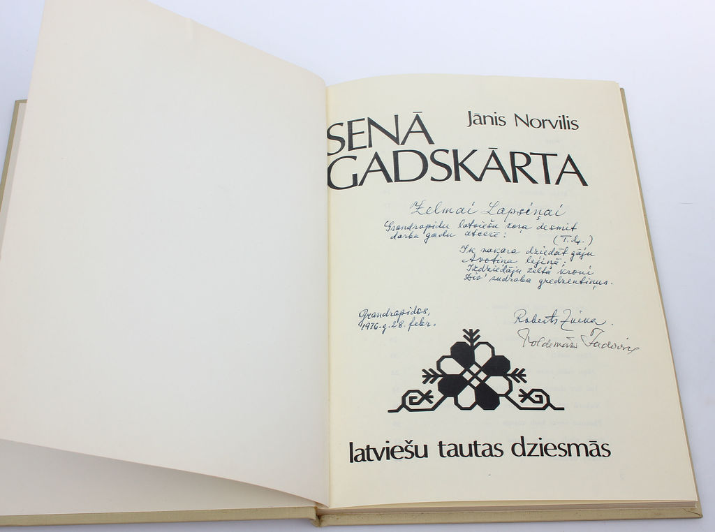 Jānis Norvilis, Senā gadskārta(latviešu tautas dziesmās) with 2 conductor autographs (Roberts Zuikas and Valdemāra Jadvinska)
