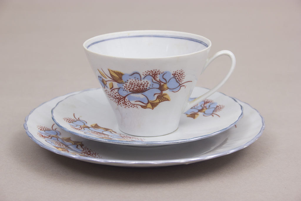 Porcelain Cup with 2 saucers 