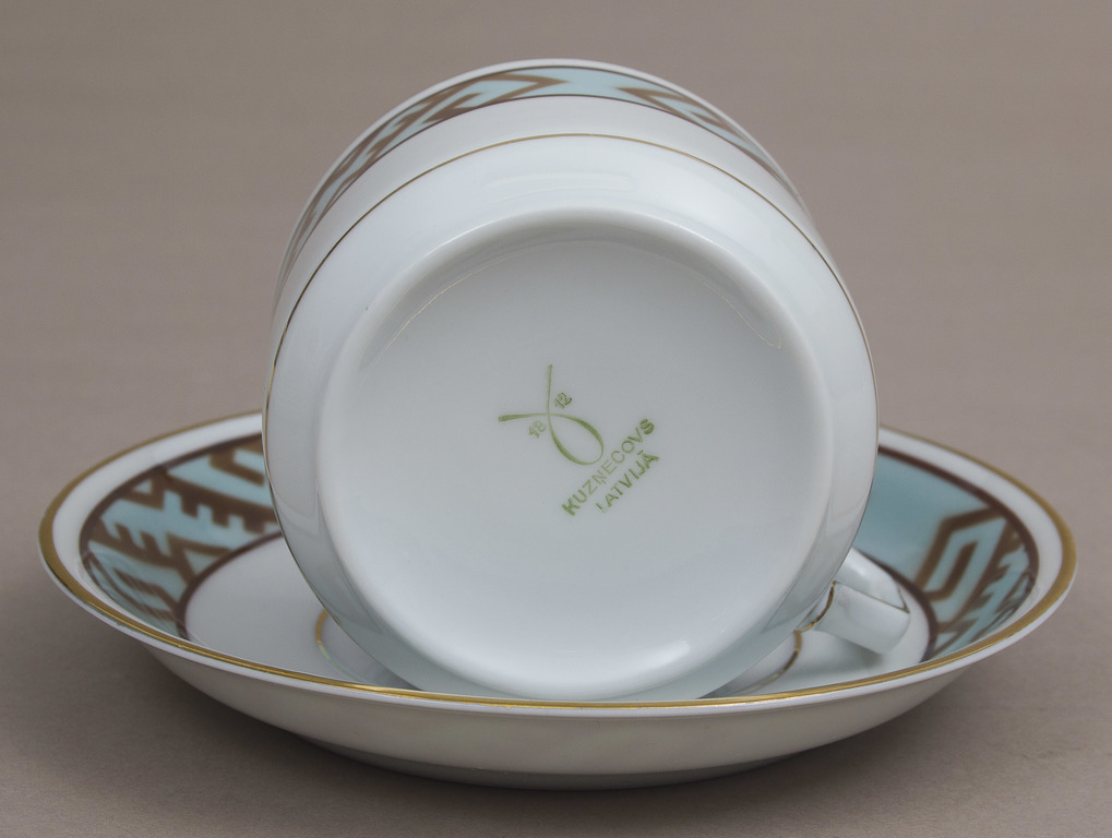 Porcelain cups with saucers (5 pcs)