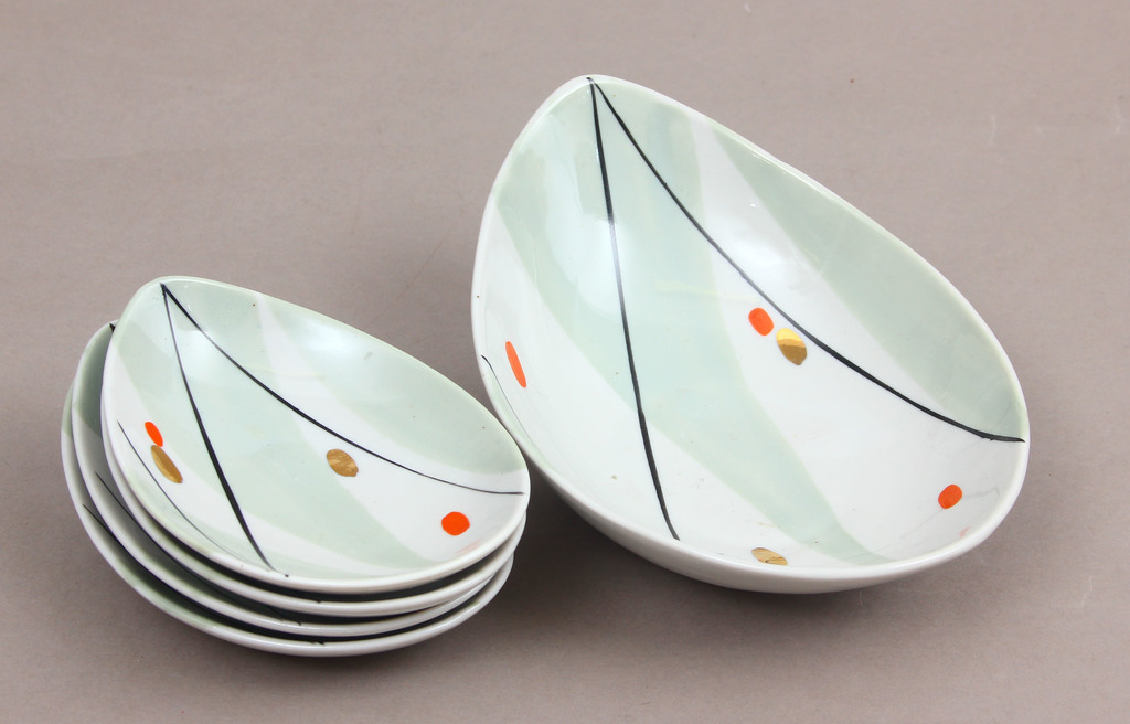 Porcelain serving dishes - 4 small, 1 large