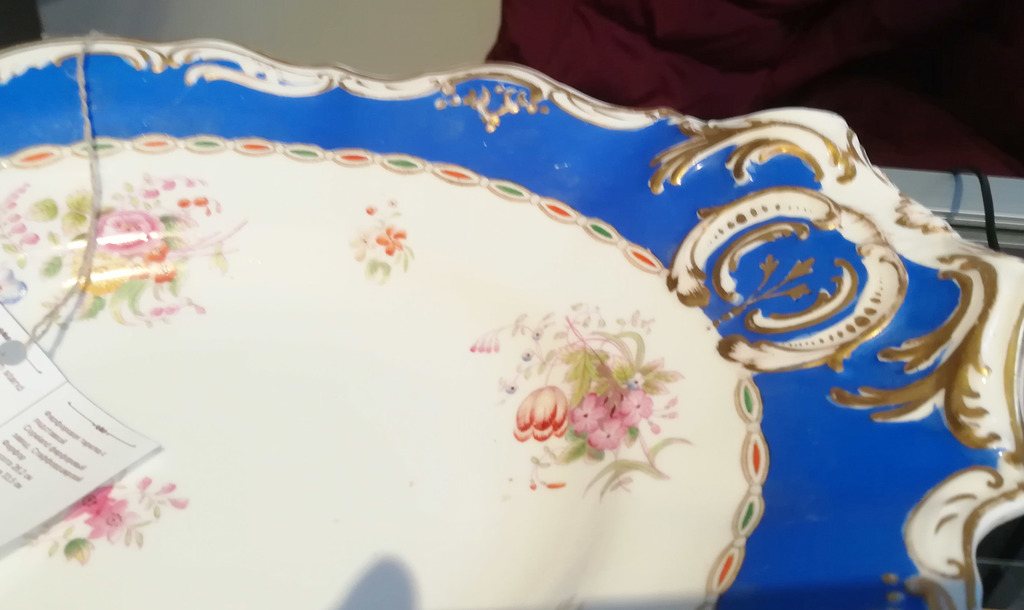 Porcelain plate with stand