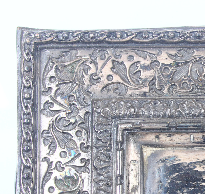Silver plated metal decor 