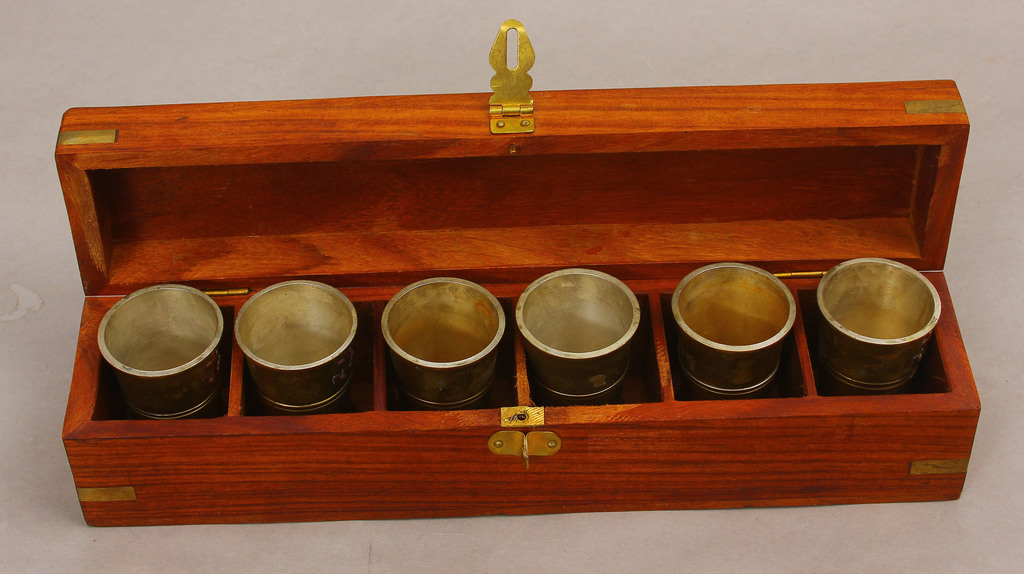 Металлические чашки 6 шт. в деревянной коробке 