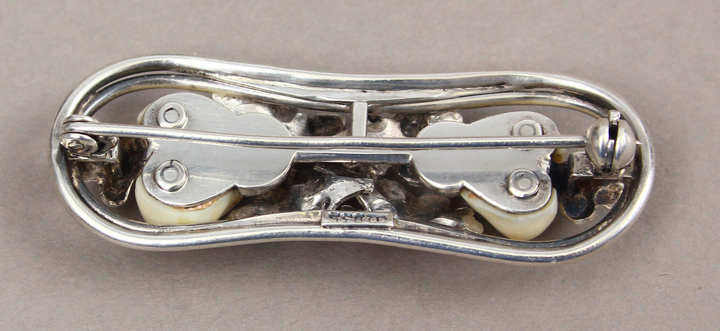 Silver brooch with bone 