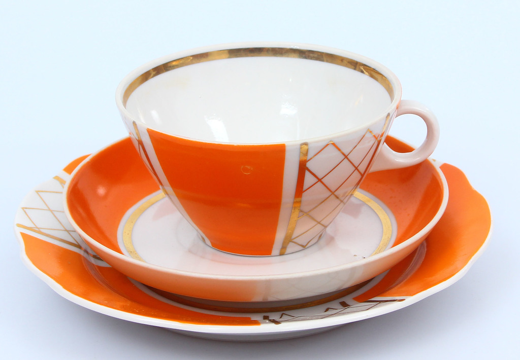 Фарфоровый чайный сервиз на 6 персон (без чайника и молочника)