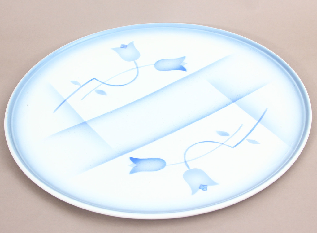 Фарфоровая тарелка стилье арт-деко