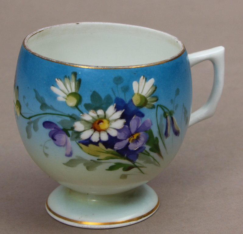 Porcelain mug 