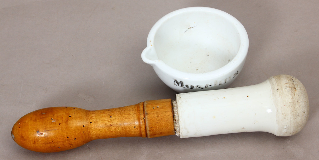 Porcelain set - pestle and bowl