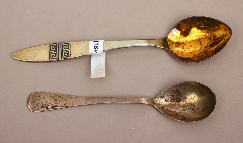 Silver spoons (2 pcs)