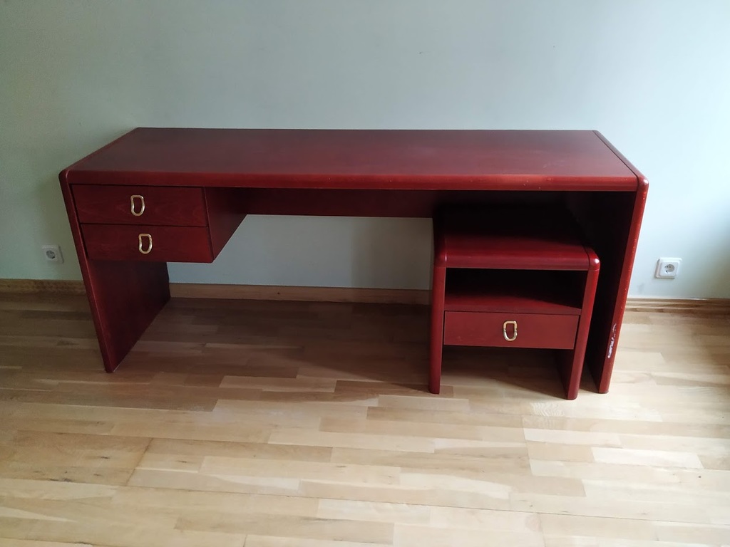 Комплект мебели (шкафчик и стол)