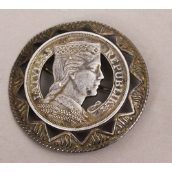 Серебряная брошь из монеты 5 латов
