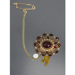 Art deco style gold brooch with garnets