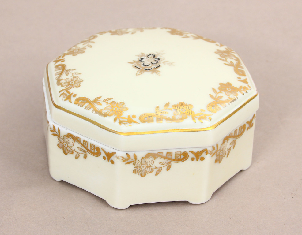 Porcelain box 