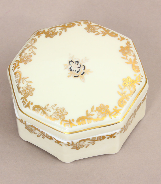 Porcelain box 