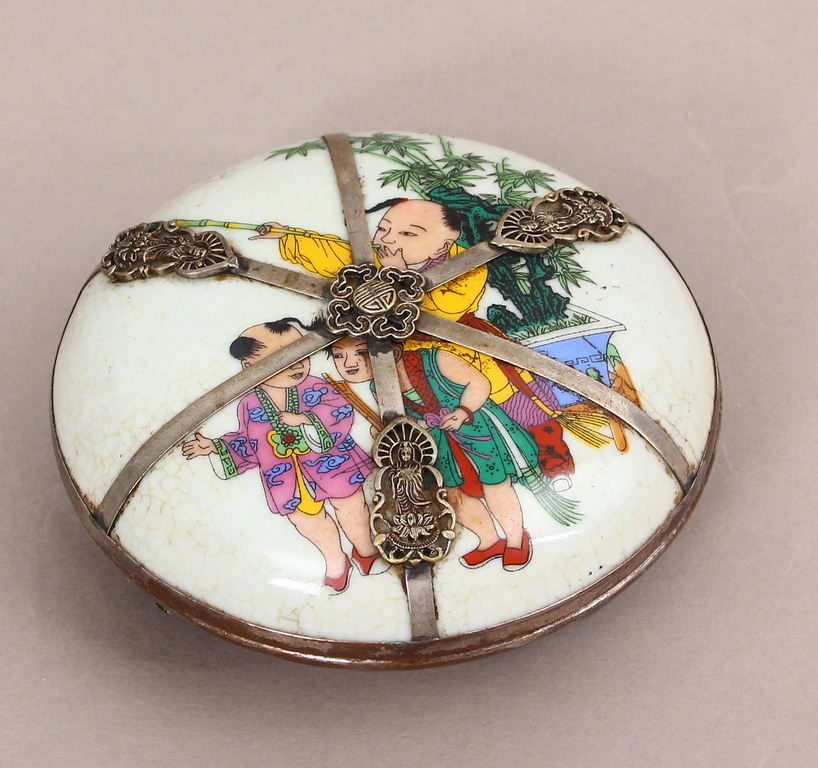 Faience dish with lid