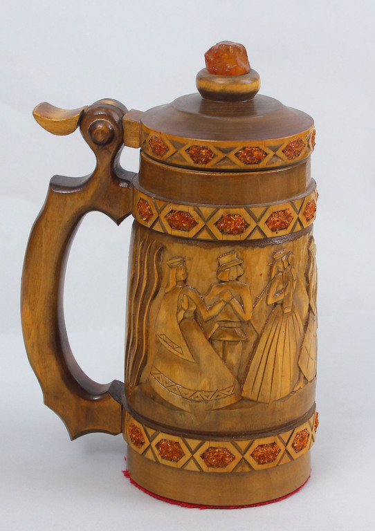 Деревянная пивная чашка с янтарем 