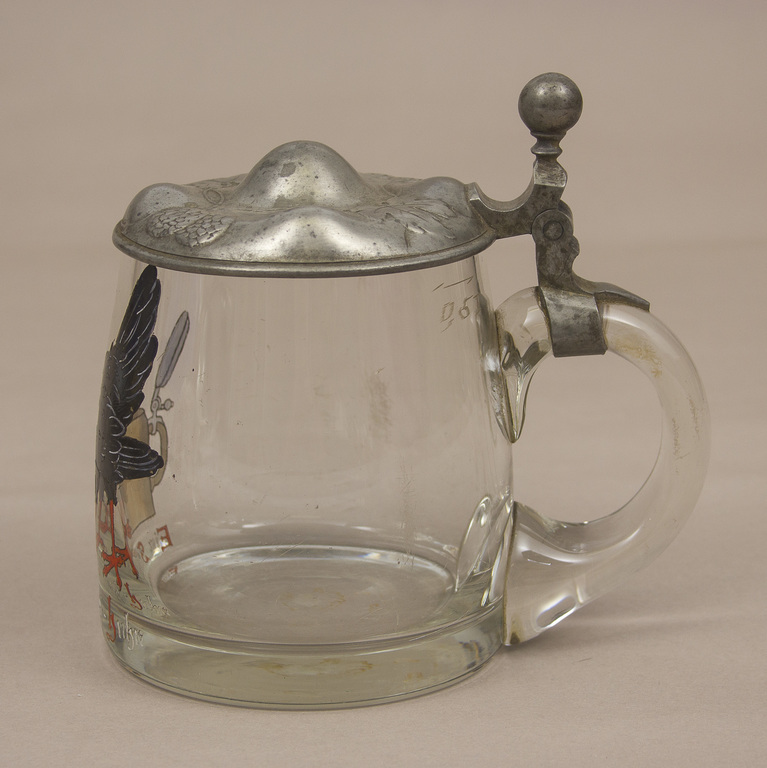 Стеклянная пивная чашка с металлической отделкой