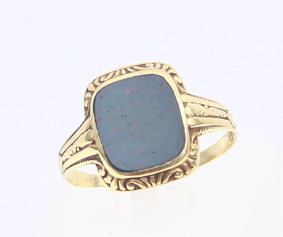  Gold ring with black stone