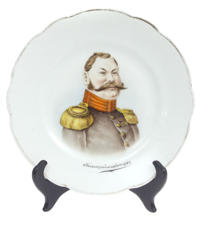 Porcelain plates (3 pcs.) - 