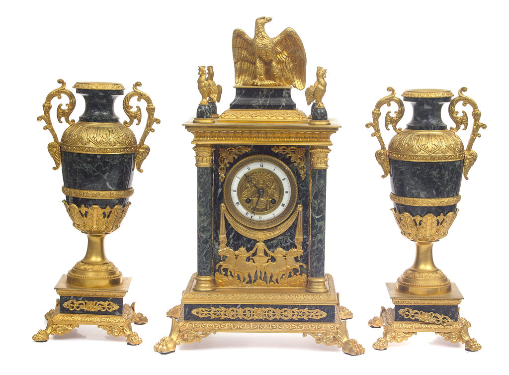 Позолоченные каминные часы и 2 вазы в стиле aмпир