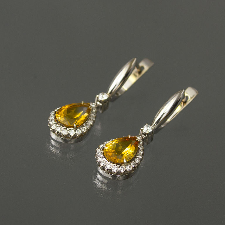 White gold earrings with diamonds and citrine