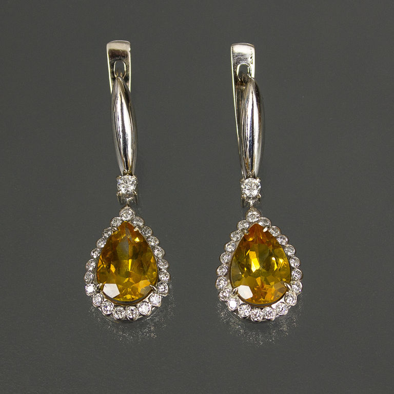 White gold earrings with diamonds and citrine