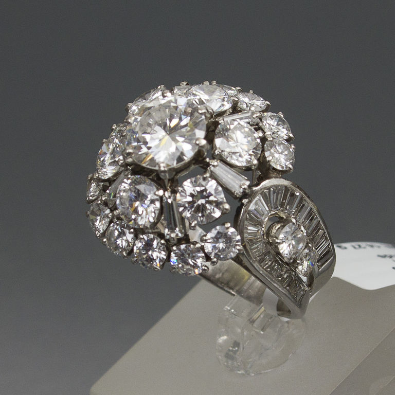 Платиновое кольцо с 57 бриллиантами