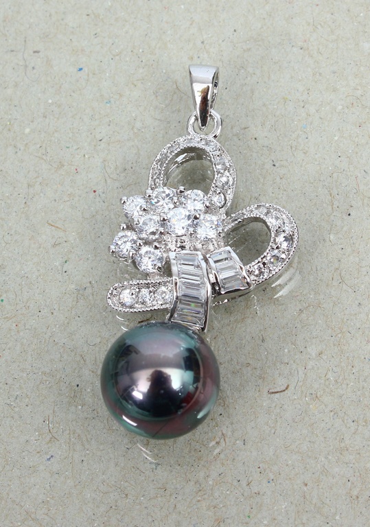 Sterling silver pendant with rock crystal, fianits (zircons) and natural black pearl