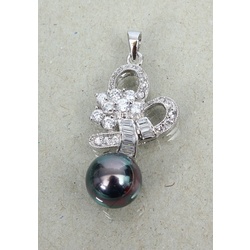 Sterling silver pendant with rock crystal, fianits (zircons) and natural black pearl