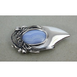 Art nouveau silver brooch with agate