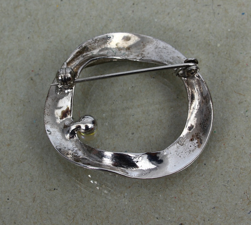 Серебряная брошь в стиле модерн с натуральной жемчужиной