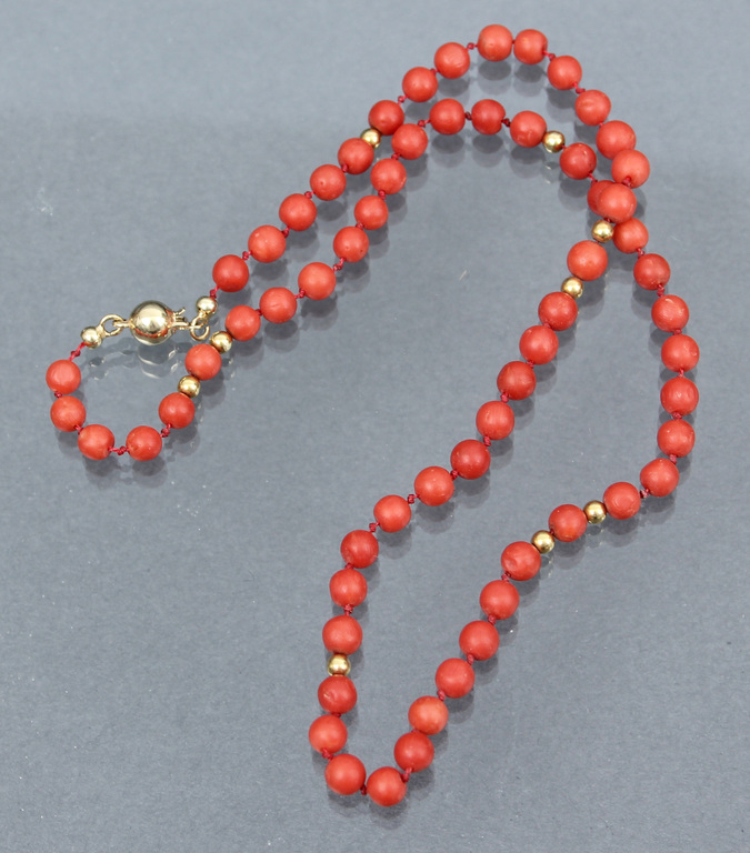 Necklace with Mediterranean coral