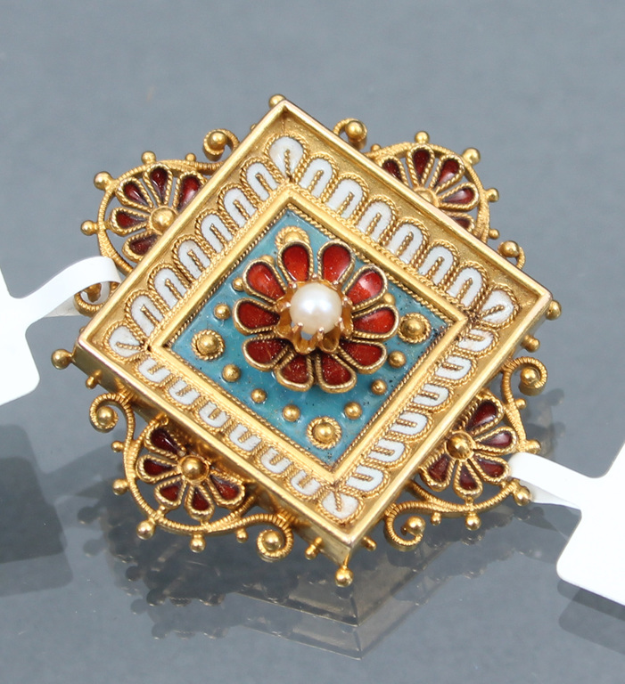 Gold brooch with pearl, enamel