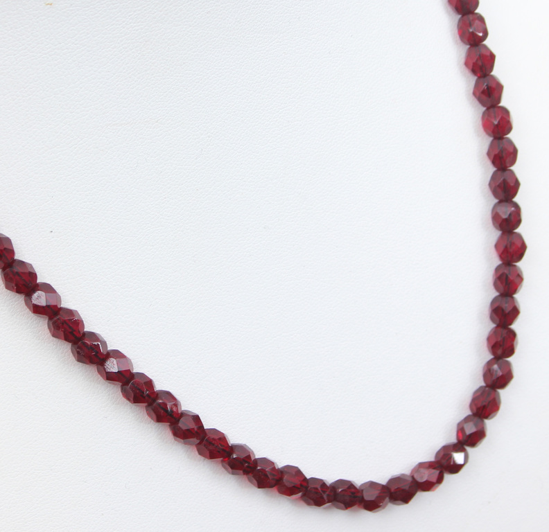 Garnet necklace with golden clasp