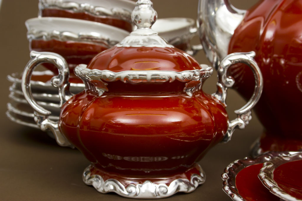 Baroka stila tējas/kafijas porcelāna servīze sešām personām ar sudraba apdari