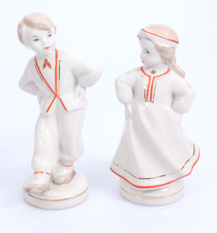 Couple of figurines 