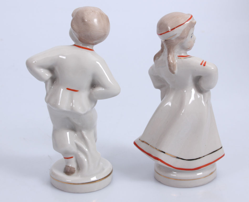 Couple of figurines 