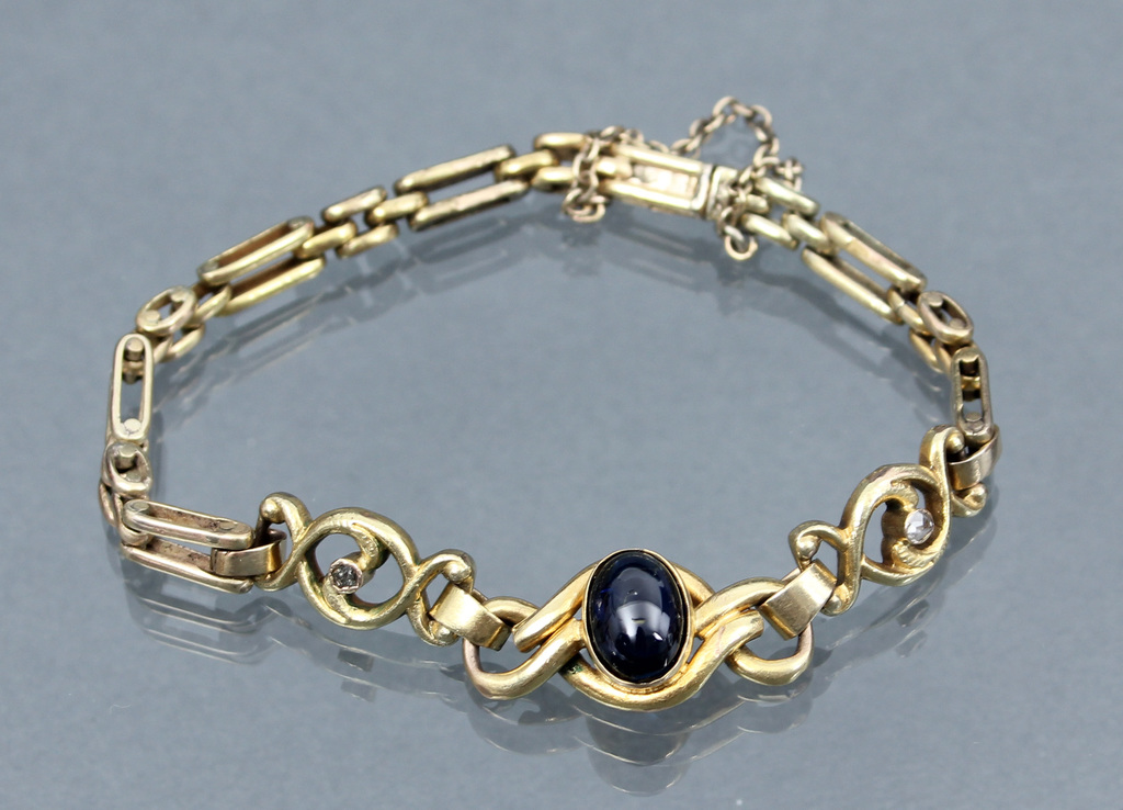 Golden bracelet with sapphire