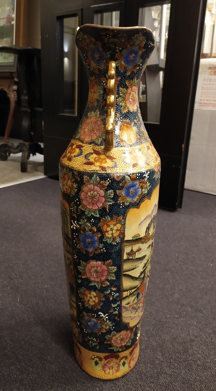 Фарфоровая ваза